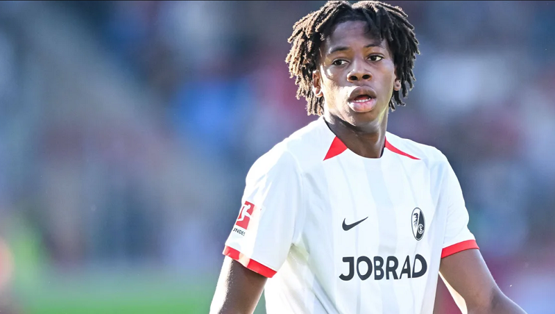 arsenal-quyet-dau-mu-vi-manzambi-freiburg-het-gia-toi-48-trieu-bang