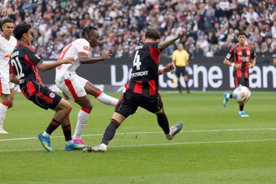 Eintracht Frankfurt vs RB Leipzig (23:30 – 18/04) | Xem lại trận đấu